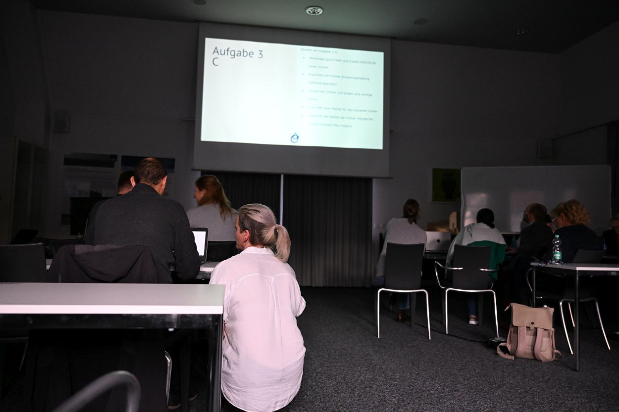 Aufgabenbearbeitung Workshop Langzeitarchivierung © Fliegender Fotograf 30.09.2025 Aufgabenbearbeitung Workshop Langzeitarchivierung © Fliegender Fotograf 30.09.2025